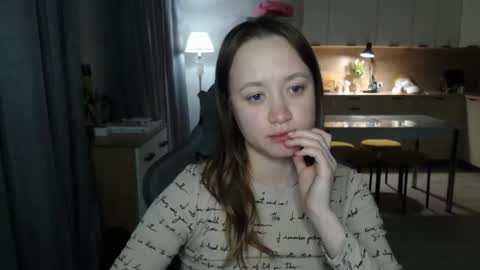 _lalune_ online show from March 9, 6:00 pm