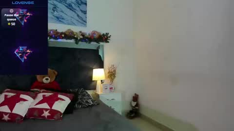 Lauralove online show from December 12, 7:37 pm