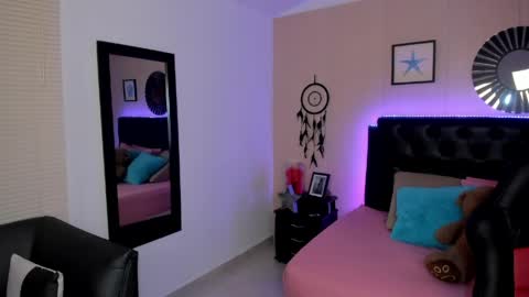 Liily online show from April 6, 3:06 am