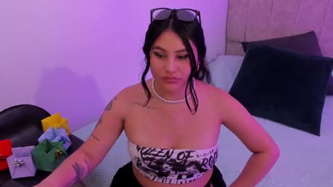 Snapshot of _little_ivy chatting on December 11, 6:52 pm Ivy 3 online show from December 11, 6:52 pm