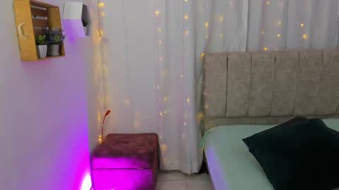 Snapshot of _little_ivy chatting on January 30, 7:59 pm Ivy 3 online show from January 30, 7:59 pm