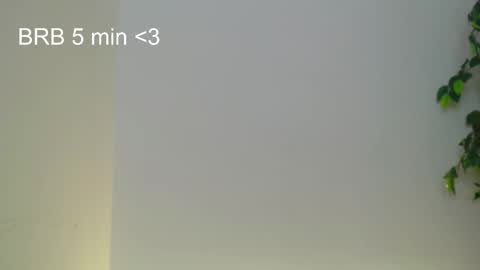 Snapshot of _little_misss chatting on October 15, 7:00 am Mila  online show from October 15, 7:00 am