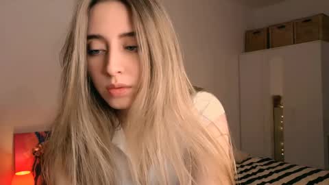 Amanda  mandy online show from April 8, 3:03 pm