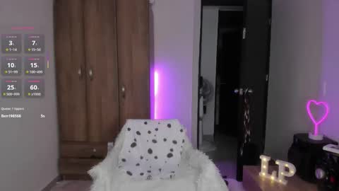 Snapshot of _lucianapalmer chatting on October 15, 1:57 pm   online show from October 15, 1:57 pm