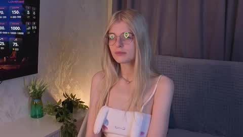 Monica online show from October 15, 7:27 pm