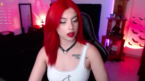 Snapshot of _lucyx__ chatting on October 12, 10:45 pm Queen. Help me reach 100 thumbs up online show from October 12, 10:45 pm