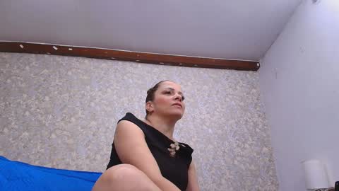 Snapshot of _luna_caliente chatting on January 13, 3:01 am Luna online show from January 13, 3:01 am