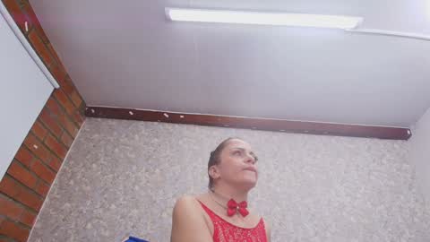 Snapshot of _luna_caliente chatting on December 22, 3:00 am Luna online show from December 22, 3:00 am