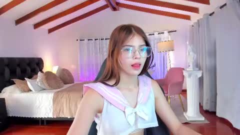 _maddisonfox_ online show from July 14, 11:37 am
