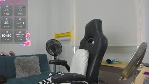 Snapshot of _megganjobs chatting on October 1, 6:35 pm Juli online show from October 1, 6:35 pm