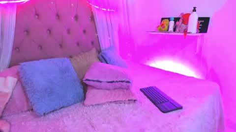 Mia online show from February 18, 10:47 pm