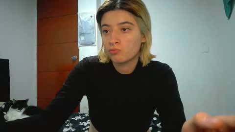 Mia-foster online show from May 5, 11:19 pm