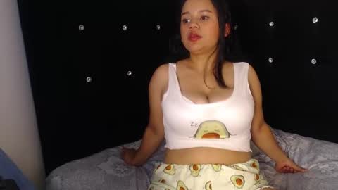 Snapshot of _miaaleon chatting on December 27, 1:39 pm Mia online show from December 27, 1:39 pm