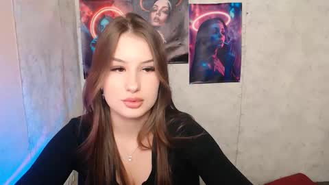 Mia online show from November 5, 4:45 pm