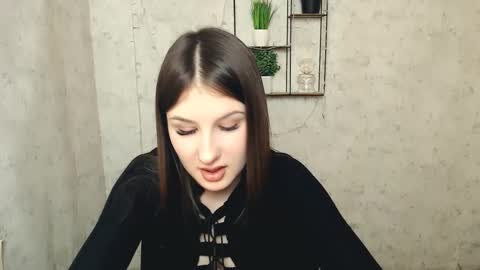 Mia online show from March 5, 2:23 pm