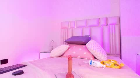 Mia  online show from February 25, 1:09 pm