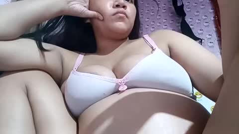 Snapshot of _milkytitsmomxx_ chatting on March 10, 4:57 pm _milkytitsmomxx_ online show from March 10, 4:57 pm