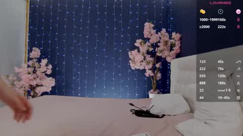 Snapshot of _mirror_girl chatting on September 24, 5:06 am Victoria online show from September 24, 5:06 am