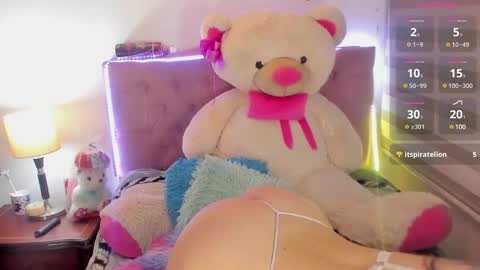 Snapshot of _missemily chatting on February 9, 12:18 am Emi online show from February 9, 12:18 am