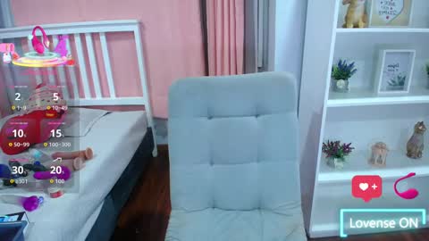 nahomi  online show from October 4, 2:06 am