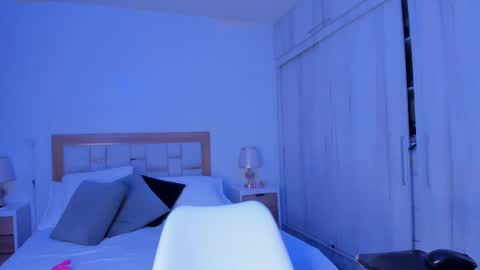 Snapshot of _natasha18_ chatting on March 8, 11:45 am  Natasha online show from March 8, 11:45 am