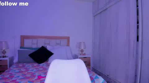 Snapshot of _natasha18_ chatting on February 25, 11:43 am  Natasha online show from February 25, 11:43 am