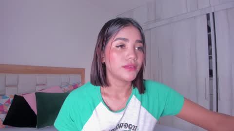 Snapshot of _natasha18_ chatting on December 19, 11:39 am  Natasha online show from December 19, 11:39 am