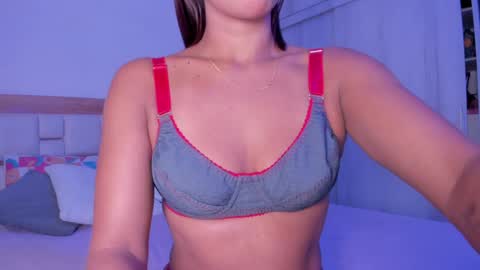 Snapshot of _natasha18_ chatting on January 20, 11:35 am  Natasha online show from January 20, 11:35 am