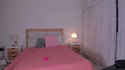 Snapshot of _natasha18_ chatting on December 9, 11:36 am  Natasha online show from December 9, 11:36 am