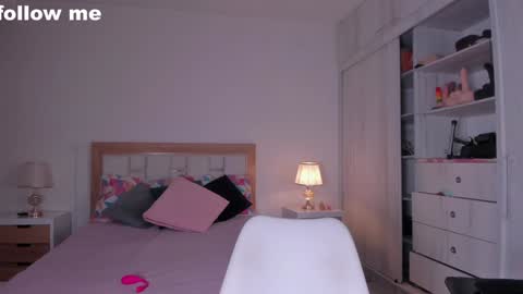 Snapshot of _natasha18_ chatting on December 17, 11:39 am  Natasha online show from December 17, 11:39 am