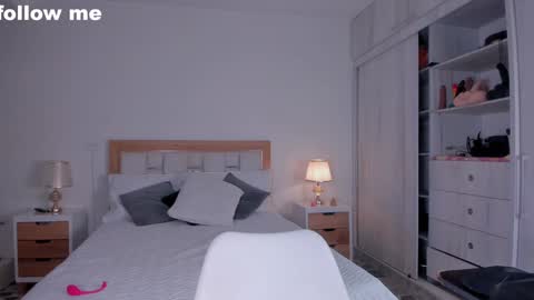 Snapshot of _natasha18_ chatting on January 8, 11:43 am  Natasha online show from January 8, 11:43 am