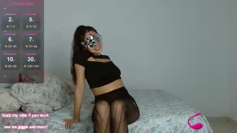 _nayade_ online show from October 14, 11:51 pm