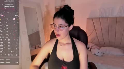 Niah  You can call me Ni or cutie haha online show from January 14, 9:09 pm