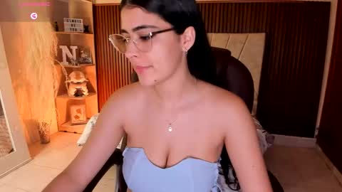 Niah  You can call me Ni or cutie haha online show from October 9, 9:19 pm