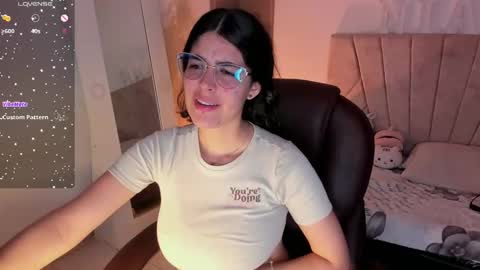 Niah  You can call me Ni or cutie haha online show from January 25, 9:35 pm