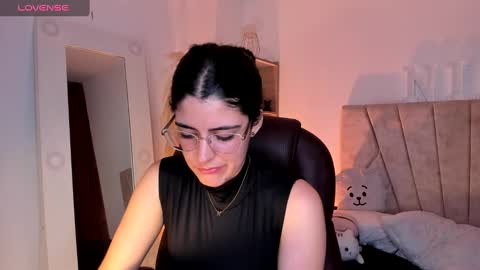 Niah  You can call me Ni or cutie haha online show from March 1, 9:15 pm