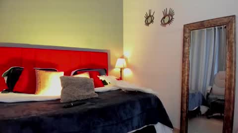 _nicoletteshea_ online show from November 27, 9:17 pm