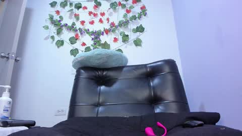 juliana online show from February 20, 9:11 am