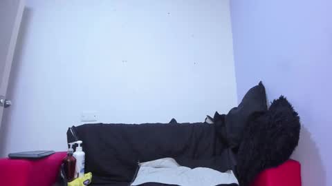 juliana online show from March 5, 9:05 am