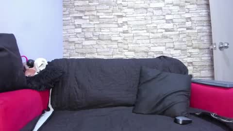 juliana online show from March 11, 9:02 am