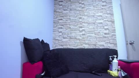 juliana online show from March 10, 9:01 am