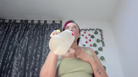 juliana online show from December 7, 10:01 am