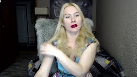 Snapshot of _night_fantasy_ chatting on December 5, 4:23 pm Donella online show from December 5, 4:23 pm