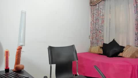 Niki online show from February 25, 8:42 pm