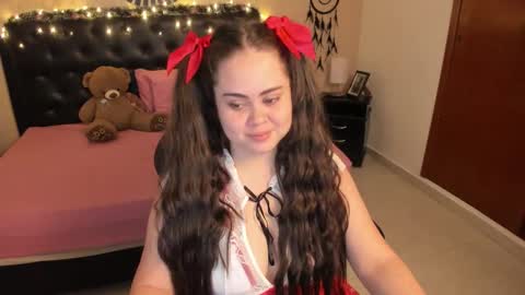 Olivia jones online show from December 3, 2:30 pm