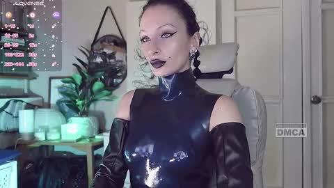 Snapshot of _owner_ chatting on February 23, 3:23 pm The Supreme Goddess Rose online show from February 23, 3:23 pm