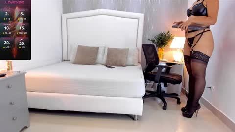 Snapshot of _peach1_ chatting on February 4, 1:59 pm  peach1  online show from February 4, 1:59 pm