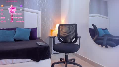 Snapshot of _peach1_ chatting on September 22, 2:15 pm  peach1  online show from September 22, 2:15 pm