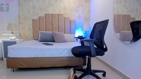 Snapshot of _peach1_ chatting on October 28, 3:07 pm  peach1  online show from October 28, 3:07 pm