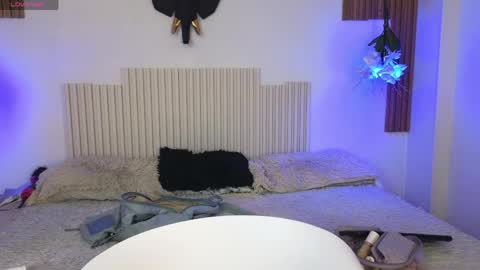 Laura online show from April 26, 12:30 am